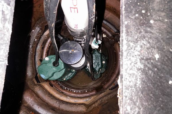 Types of sump pumps for Elgin IL homes - pedestal, submersible, and battery backup